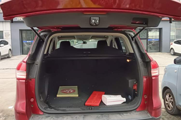 Used Ford Kuga 2015 1.5L GTDi Two-Wheel-Drive Comfort Model Trunk