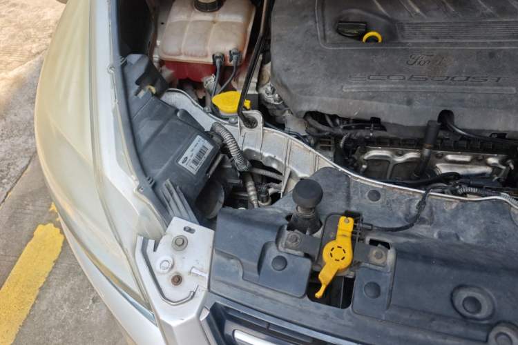 Used Ford Kuga 2015 1.5L GTDi Four-Wheel-Drive Elite Model Engine Bay Right