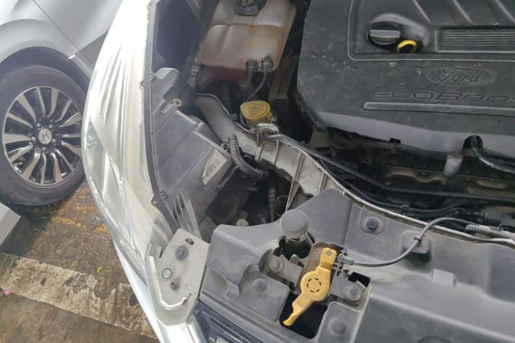 Used Ford Kuga 2015 1.5L GTDi Four-Wheel-Drive Elite Model Engine Bay Right