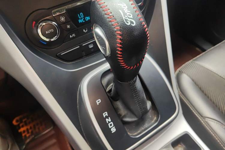 Used Ford Kuga 2015 1.5L GTDi Two-Wheel Drive Fashion Edition Gear Lever