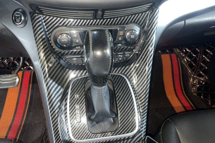 Used Ford Kuga 2015 2.0L GTDi Four-Wheel Drive Prestige Model Gear Lever