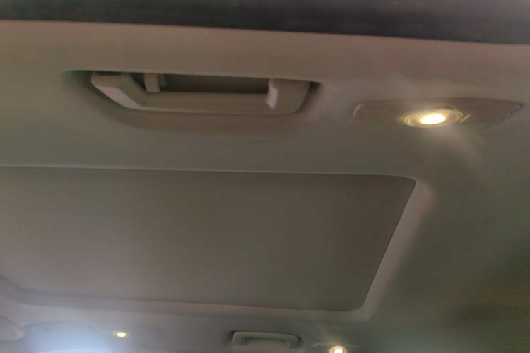 Used Ford Kuga 2015 1.5L GTDi Four-Wheel-Drive Elite Model Headliner