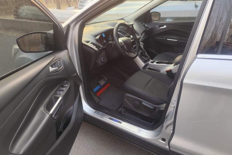 Used Ford Kuga 2015 1.5L GTDi Two-Wheel-Drive Comfort Model Left Front Seat