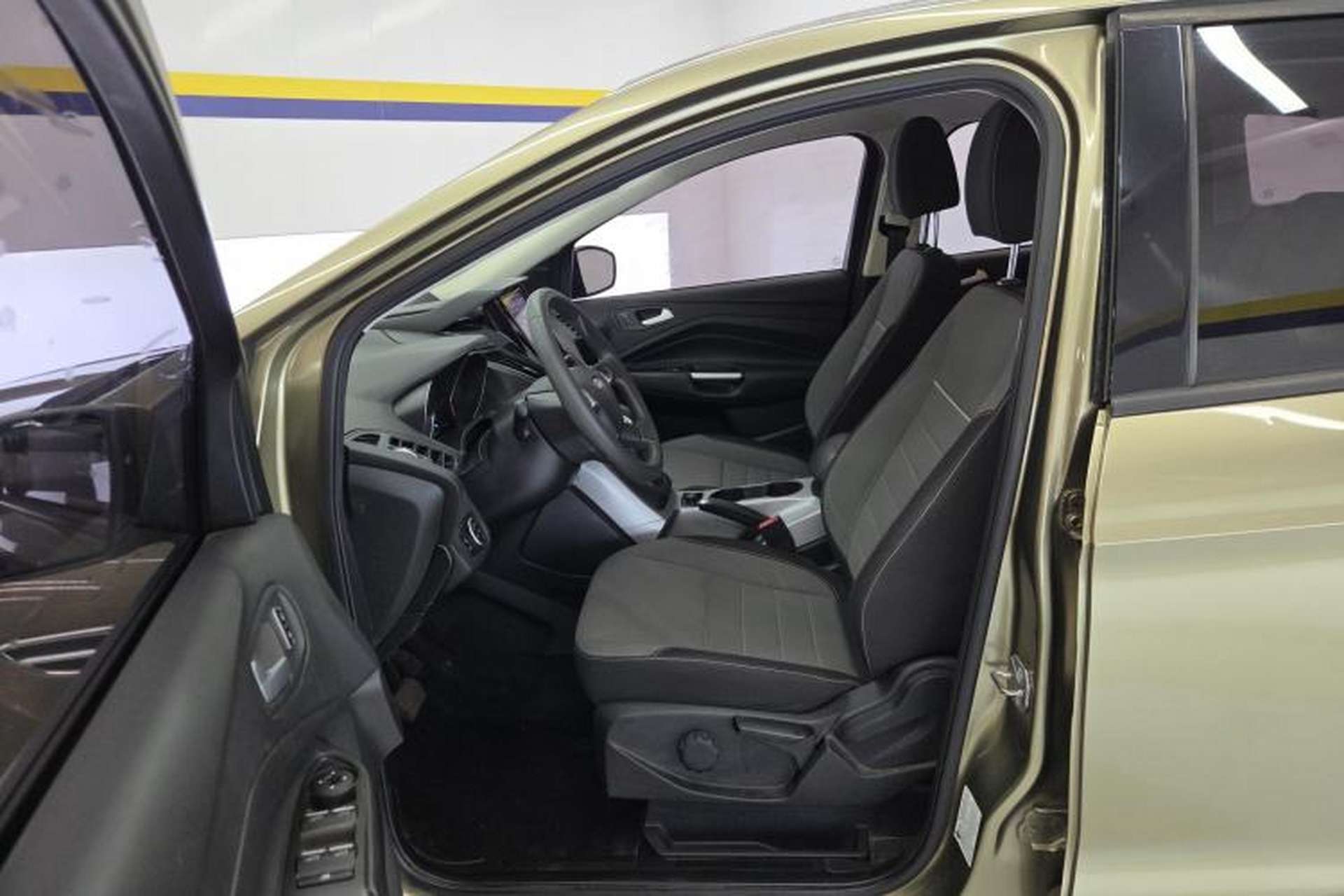 Used Ford Kuga 2015 1.5L GTDi Two-Wheel-Drive Comfort Model Left Front Seat