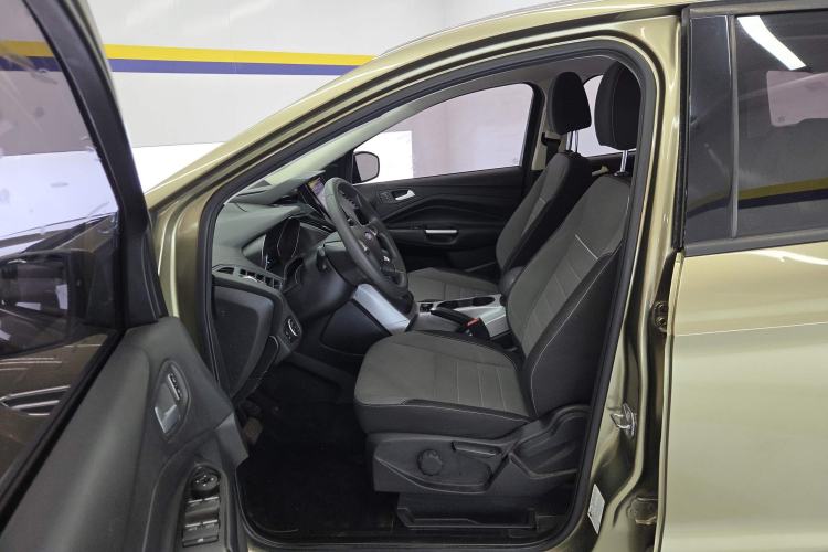 Used Ford Kuga 2015 1.5L GTDi Two-Wheel-Drive Comfort Model Left Front Seat