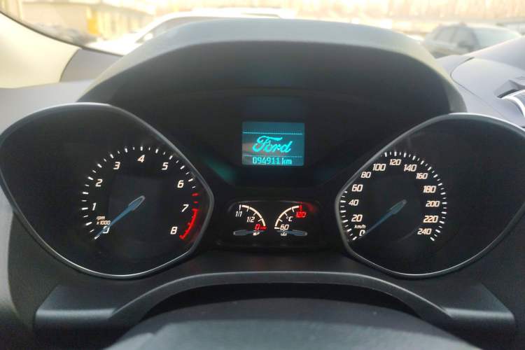 Used Ford Kuga 2015 1.5L GTDi Two-Wheel-Drive Comfort Model Odometer Close Up