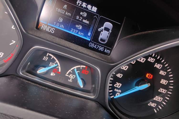 Used Ford Kuga 2015 1.5L GTDi Four-Wheel-Drive Elite Model Odometer Close Up