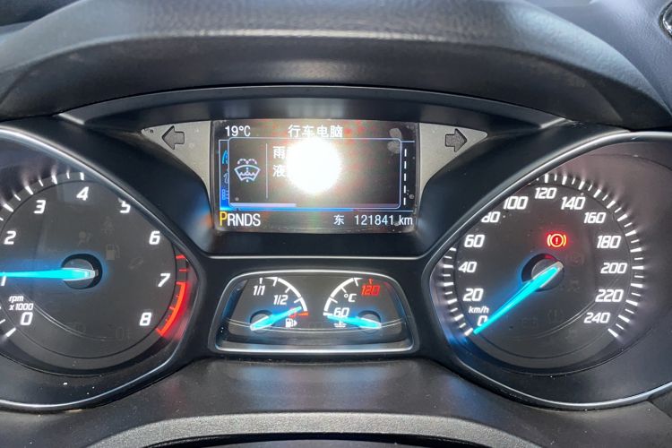 Used Ford Kuga 2015 2.0L GTDi Four-Wheel Drive Prestige Model Odometer Close Up