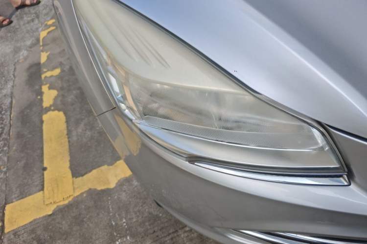 Used Ford Kuga 2015 1.5L GTDi Four-Wheel-Drive Elite Model Right Front Headlight
