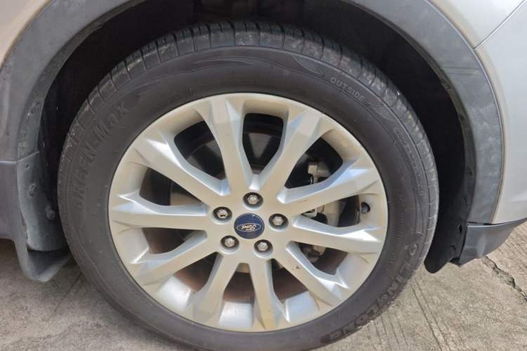 Used Ford Kuga 2015 1.5L GTDi Four-Wheel-Drive Elite Model Right Front Wheel Hub