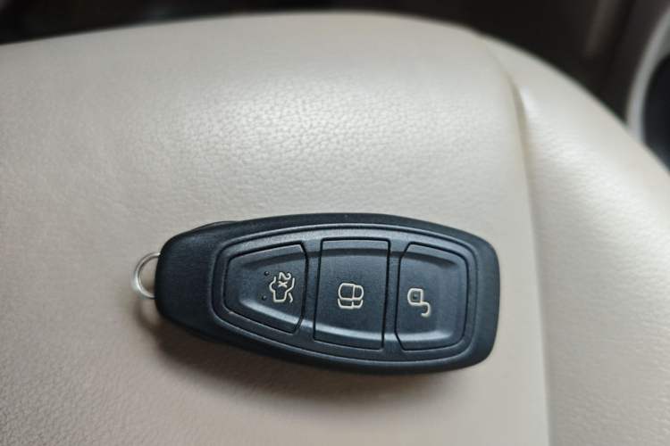 Used Ford Kuga 2015 1.5L GTDi Four-Wheel-Drive Elite Model Vehicle Key