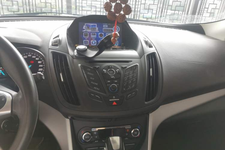 Used Ford Kuga 2015 1.5L GTDi Two-Wheel Drive Fashion Edition Audio And AC Panel
