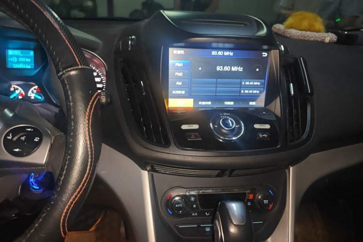 Used Ford Kuga 2015 1.5L GTDi Two-Wheel Drive Fashion Edition Audio And AC Panel
