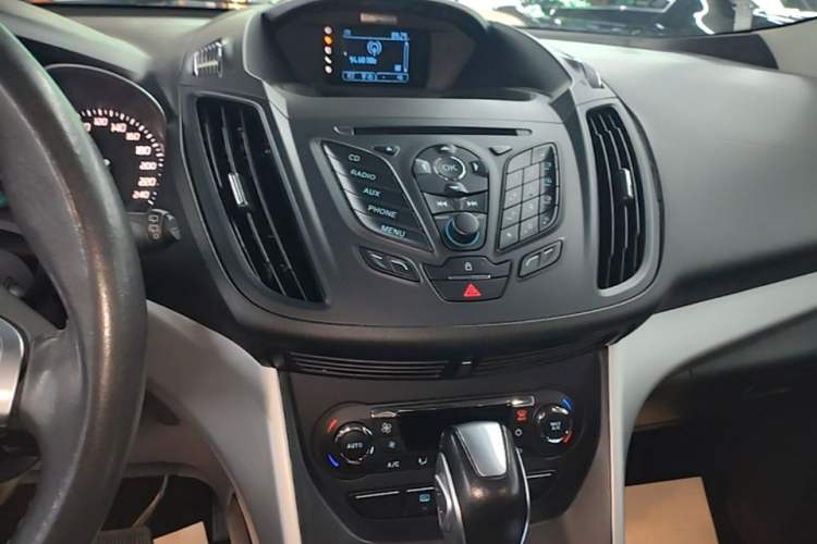 Used Ford Kuga 2015 1.5L GTDi Two-Wheel Drive Fashion Edition Audio And AC Panel