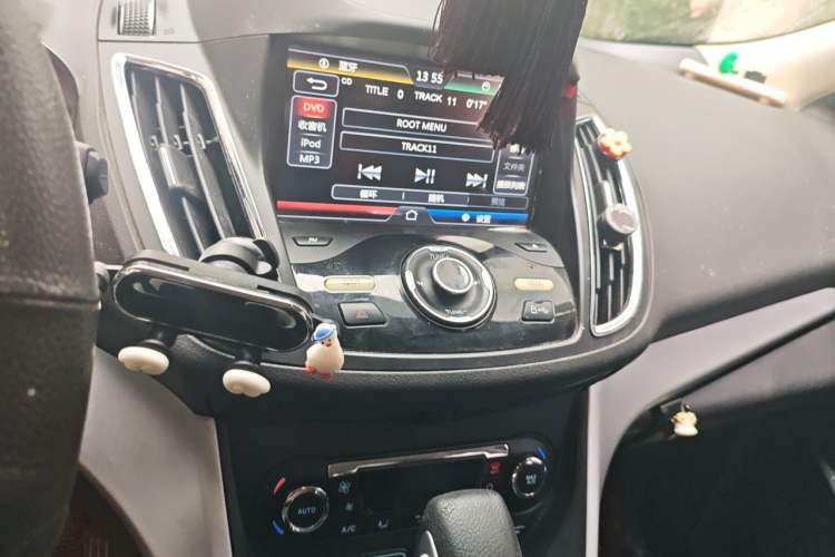 Used Ford Kuga 2015 1.5L GTDi Two-Wheel-Drive Comfort Model Audio And AC Panel