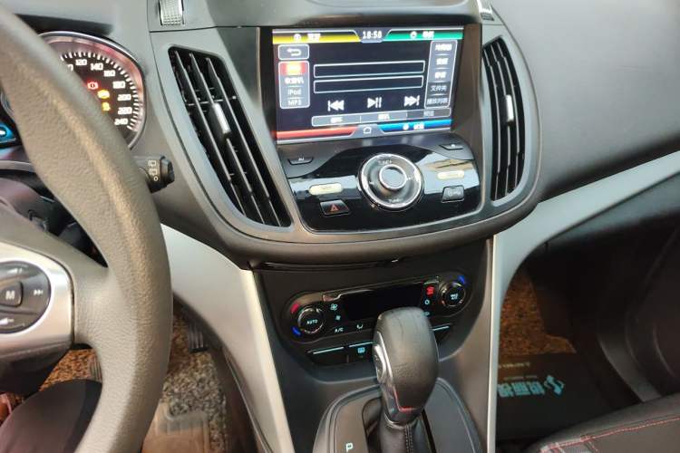 Used Ford Kuga 2015 1.5L GTDi Two-Wheel-Drive Comfort Model Audio And AC Panel