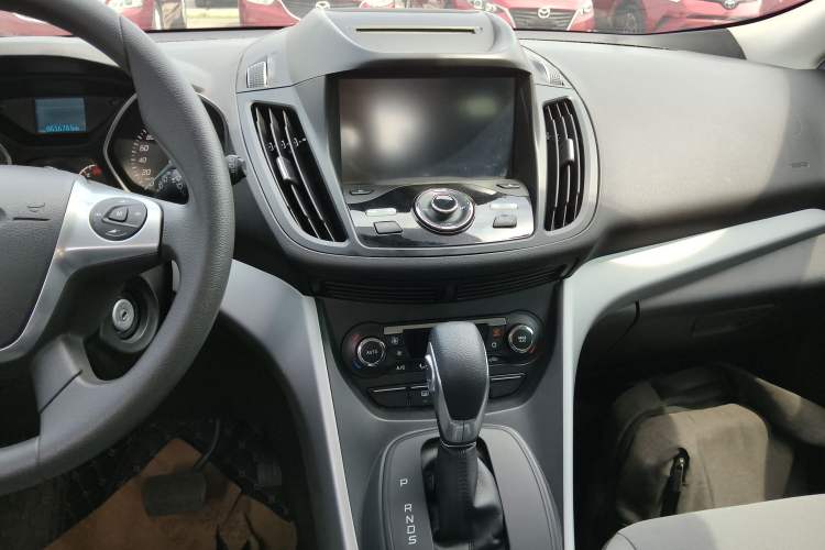 Used Ford Kuga 2015 1.5L GTDi Two-Wheel-Drive Comfort Model Audio And AC Panel
