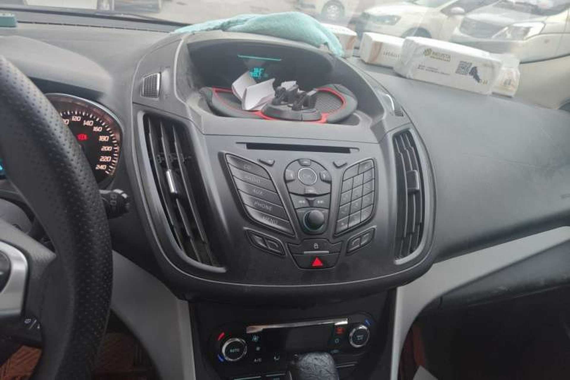 Used Ford Kuga 2015 1.5L GTDi Two-Wheel-Drive Comfort Model Audio And AC Panel