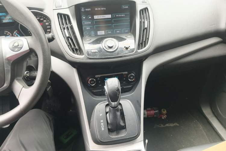 Used Ford Kuga 2015 1.5L GTDi Two-Wheel-Drive Comfort Model Audio And AC Panel
