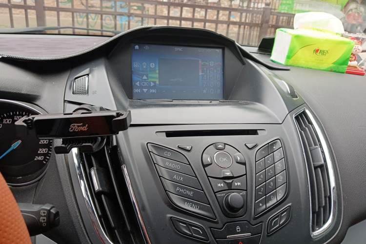 Used Ford Kuga 2015 1.5L GTDi Two-Wheel Drive Fashion Edition Audio And AC Panel