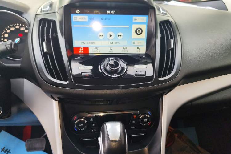 Used Ford Kuga 2015 1.5L GTDi Two-Wheel Drive Fashion Edition Audio And AC Panel