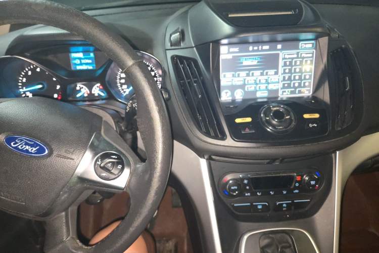 Used Ford Kuga 2015 1.5L GTDi Two-Wheel Drive Fashion Edition Audio And AC Panel