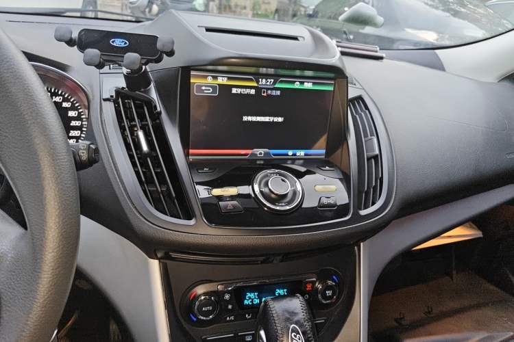 Used Ford Kuga 2015 1.5L GTDi Two-Wheel-Drive Comfort Model Audio And AC Panel