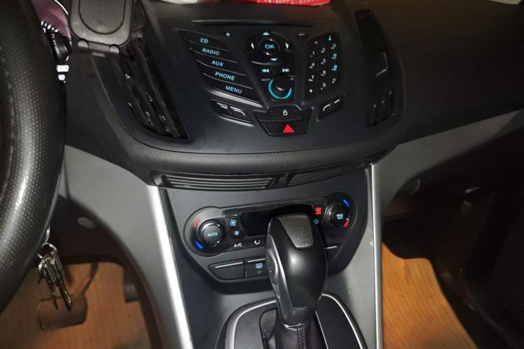 Used Ford Kuga 2015 1.5L GTDi Two-Wheel Drive Fashion Edition Audio And AC Panel