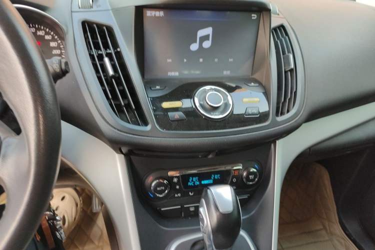 Used Ford Kuga 2015 1.5L GTDi Two-Wheel Drive Fashion Edition Audio And AC Panel