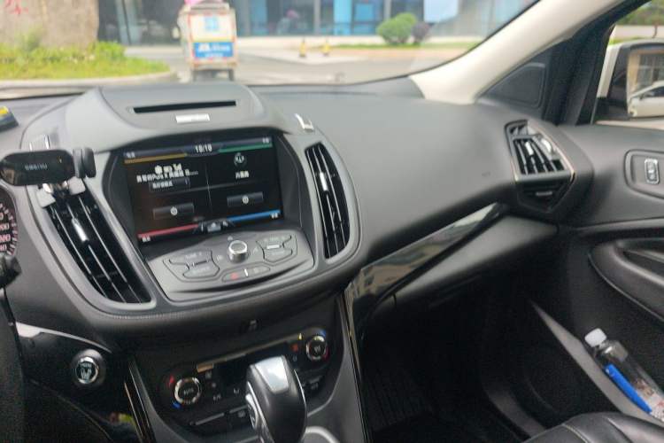 Used Ford Kuga 2015 2.0L GTDi Four-Wheel-Drive Sport Model Audio And AC Panel