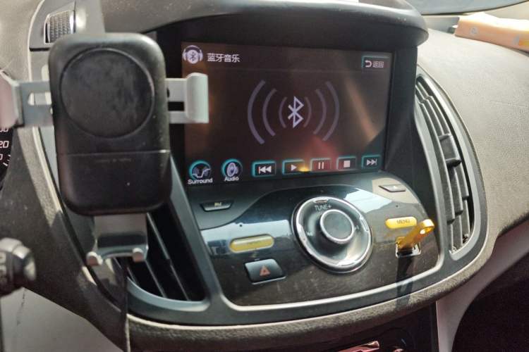 Used Ford Kuga 2015 1.5L GTDi Two-Wheel-Drive Comfort Model Audio And AC Panel