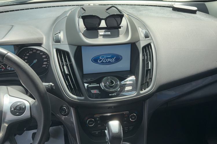Used Ford Kuga 2015 2.0L GTDi Four-Wheel Drive Prestige Model Audio And AC Panel