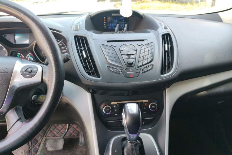 Used Ford Kuga 2015 1.5L GTDi Two-Wheel Drive Fashion Edition Audio And AC Panel