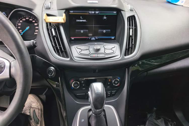 Used Ford Kuga 2015 2.0L GTDi Four-Wheel-Drive Sport Model Audio And AC Panel