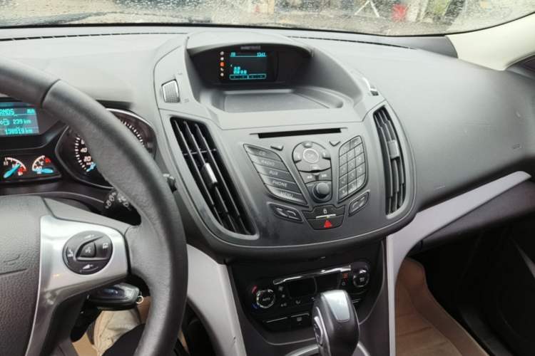 Used Ford Kuga 2015 1.5L GTDi Two-Wheel Drive Fashion Edition Audio And AC Panel