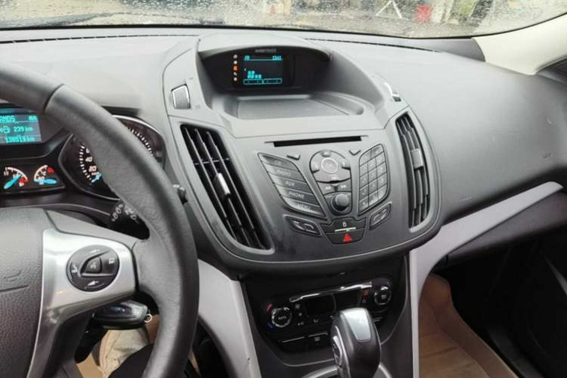 Used Ford Kuga 2015 1.5L GTDi Two-Wheel Drive Fashion Edition Audio And AC Panel