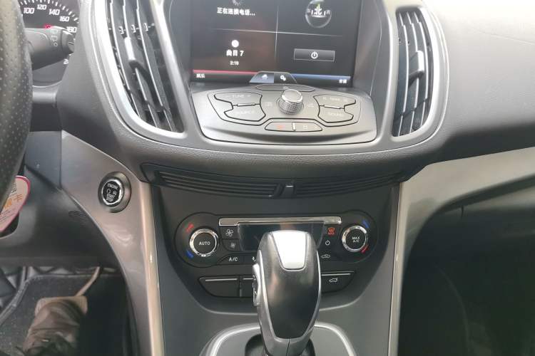 Used Ford Kuga 2015 2.0L GTDi Four-Wheel Drive Elite Model Audio And AC Panel