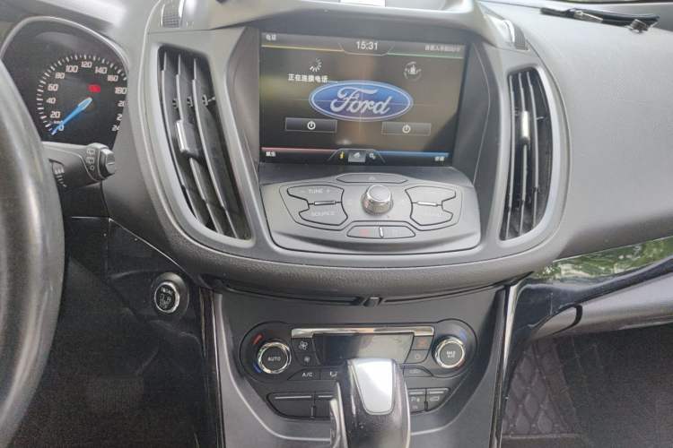 Used Ford Kuga 2015 2.0L GTDi Four-Wheel-Drive Sport Model Audio And AC Panel