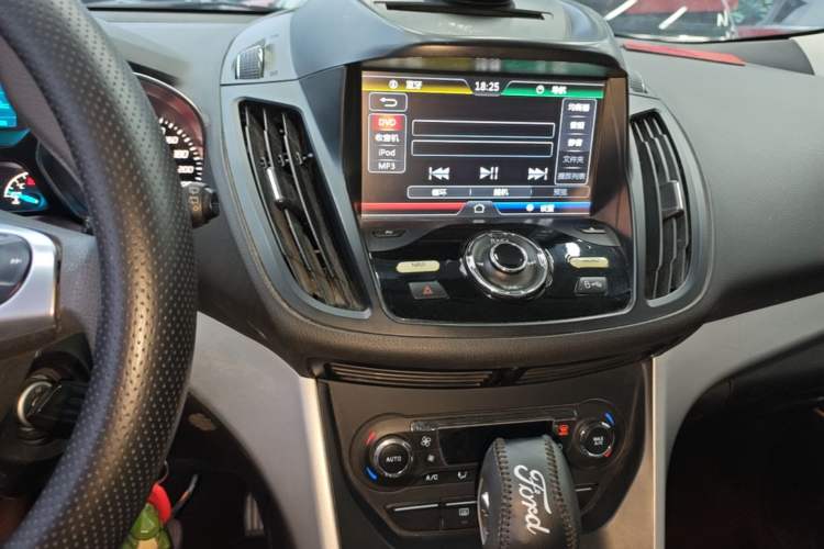 Used Ford Kuga 2015 1.5L GTDi Two-Wheel-Drive Comfort Model Audio And AC Panel
