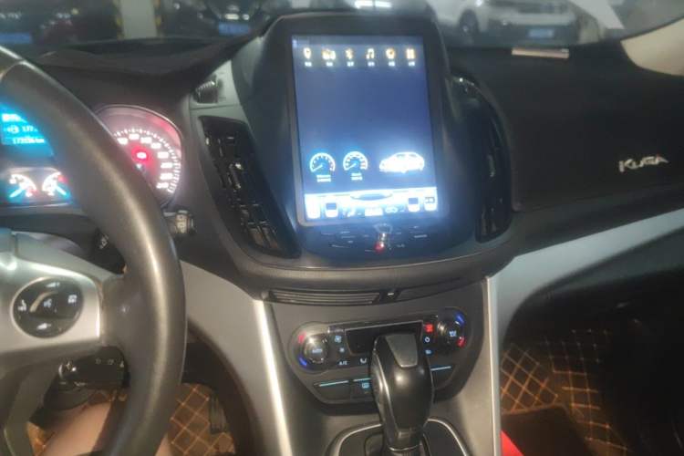 Used Ford Kuga 2015 1.5L GTDi Two-Wheel Drive Fashion Edition Audio And AC Panel