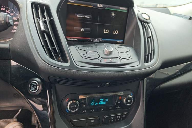 Used Ford Kuga 2015 2.0L GTDi Four-Wheel-Drive Sport Model Audio And AC Panel