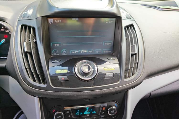 Used Ford Kuga 2015 1.5L GTDi Two-Wheel Drive Fashion Edition Audio And AC Panel