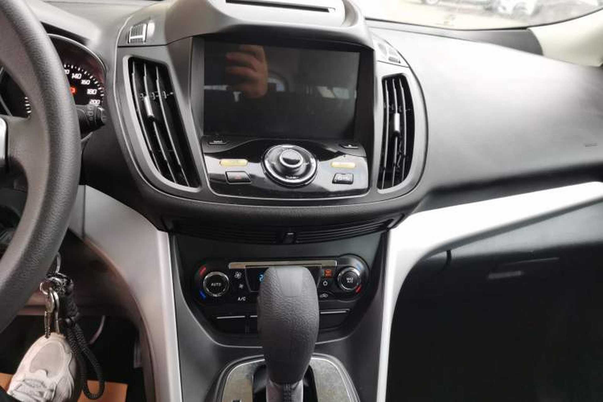 Used Ford Kuga 2015 1.5L GTDi Two-Wheel-Drive Comfort Model Audio And AC Panel