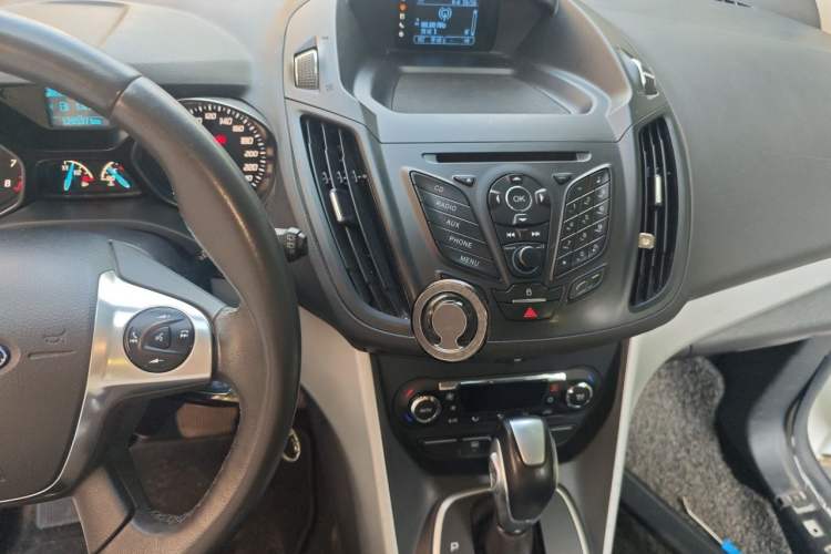 Used Ford Kuga 2015 1.5L GTDi Two-Wheel Drive Fashion Edition Audio And AC Panel