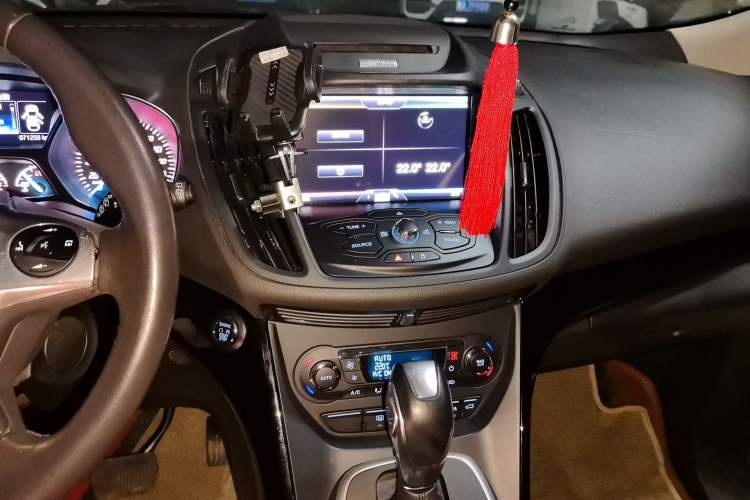 Used Ford Kuga 2015 2.0L GTDi Four-Wheel-Drive Sport Model Audio And AC Panel