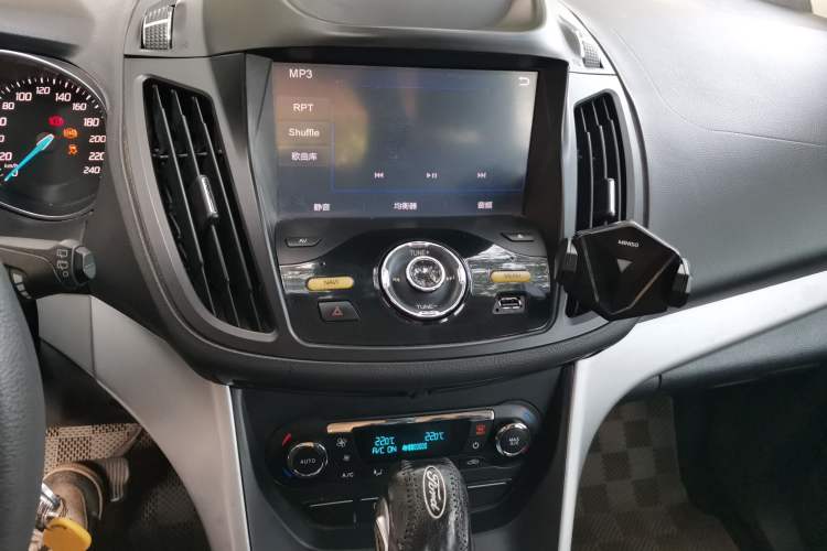 Used Ford Kuga 2015 1.5L GTDi Two-Wheel-Drive Comfort Model Audio And AC Panel