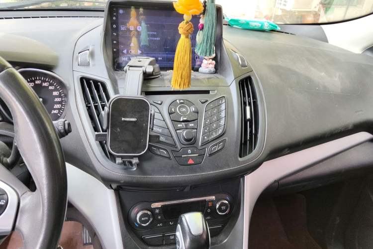 Used Ford Kuga 2015 1.5L GTDi Two-Wheel Drive Fashion Edition Audio And AC Panel