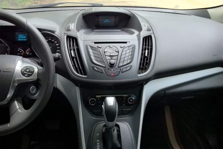 Used Ford Kuga 2015 1.5L GTDi Two-Wheel-Drive Comfort Model Audio And AC Panel