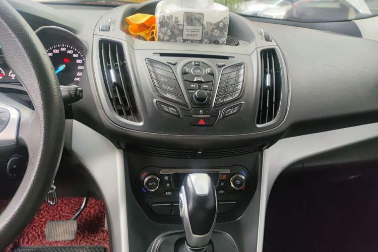 Used Ford Kuga 2015 1.5L GTDi Two-Wheel-Drive Comfort Model Audio And AC Panel
