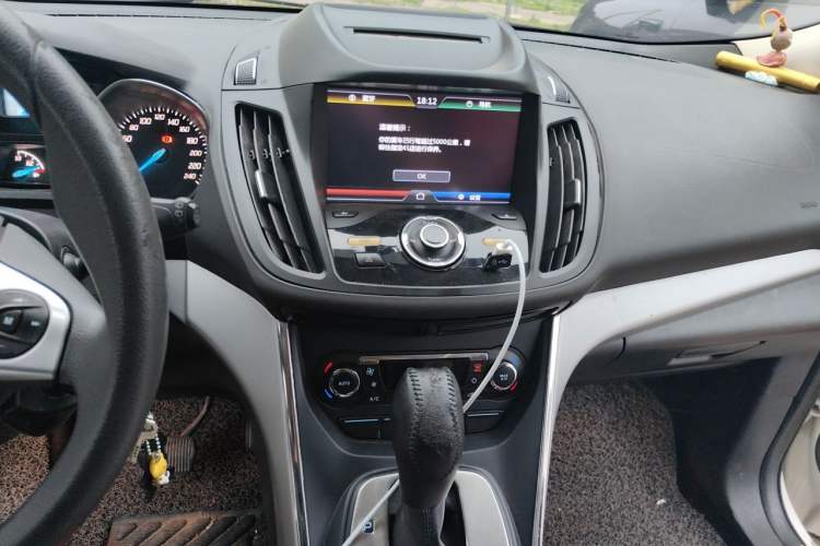 Used Ford Kuga 2015 1.5L GTDi Two-Wheel-Drive Comfort Model Audio And AC Panel